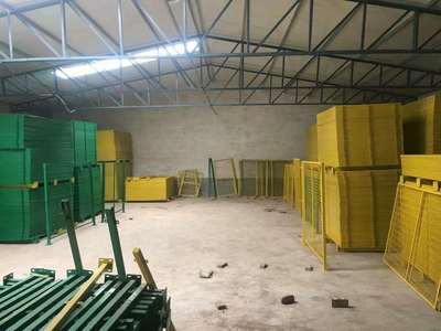 安全防護設備 海南地區(qū)圈地隔離網(wǎng)、變電站圍欄網(wǎng)的應用與重要性